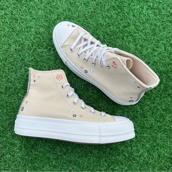 Converse Chuck Taylor All Star Lift Hi Light Dune / White / Petite Petals - Picture 13 of 14